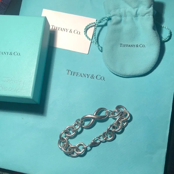 Tiffany & Co infinity sterling silver chunky chain bracelet lobster claw close - Picture 7 of 7